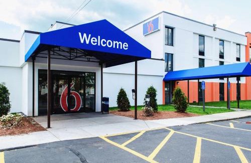 Brockton Hotel | Motel 6-Brockton, MA