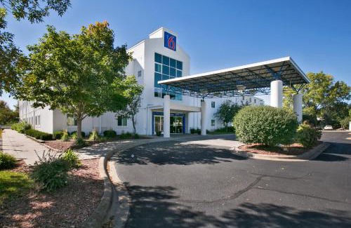 Brooklyn Center Hotel | Motel 6-Brooklyn Center, MN - Minneapolis