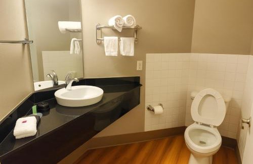 Brooklyn Center Hotel | Motel 6-Brooklyn Center, MN - Minneapolis