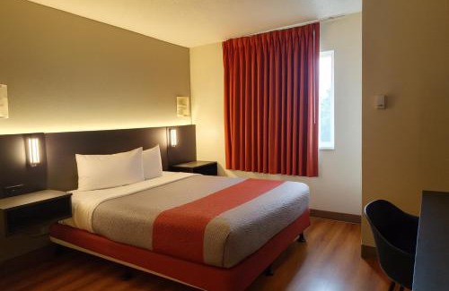 Brooklyn Center Hotel | Motel 6-Brooklyn Center, MN - Minneapolis