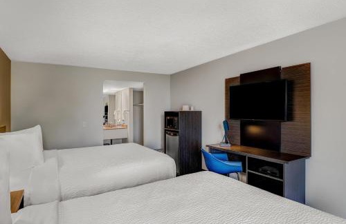 Brooks Hotel | Motel 6 Brooks AB