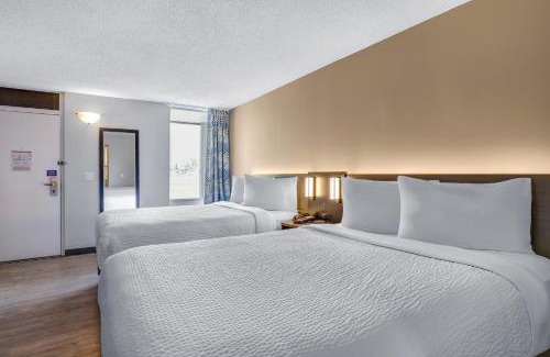 Brooks Hotel | Motel 6 Brooks AB