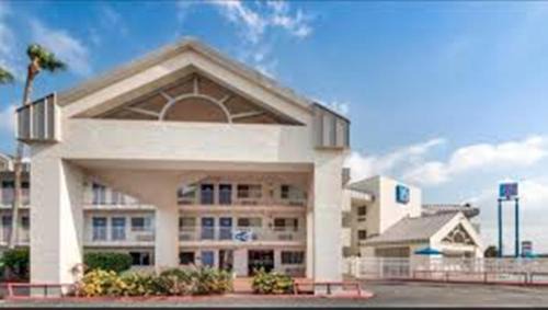 Brownsville Hotel | Motel 6-Brownsville, TX North