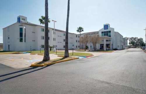 Brownsville Hotel | Motel 6-Brownsville, TX