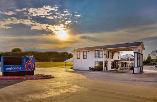Bryan Hotel | Motel 6-Bryan, TX - College Station