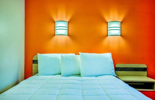 Burlington Hotel | Motel 6 Burlington, ON - Toronto West - Oakville
