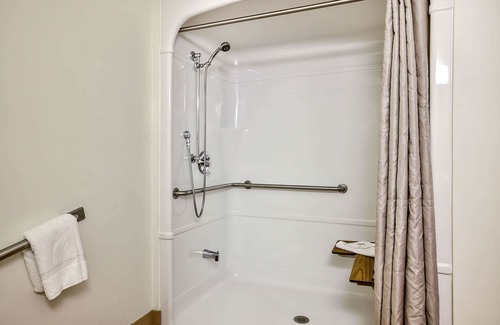 Burlington Hotel | Motel 6 Burlington, ON - Toronto West - Oakville