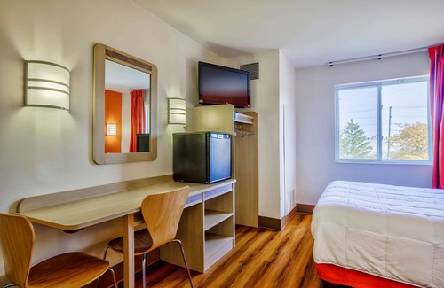 Burlington Hotel | Motel 6 Burlington, ON - Toronto West - Oakville