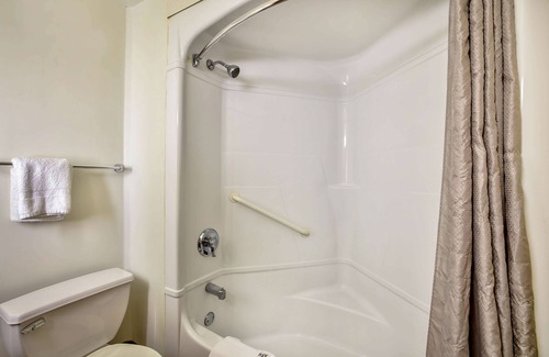 Burlington Hotel | Motel 6 Burlington, ON - Toronto West - Oakville