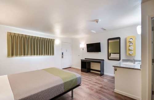 Burlington Hotel | Motel 6 Burlington, WA