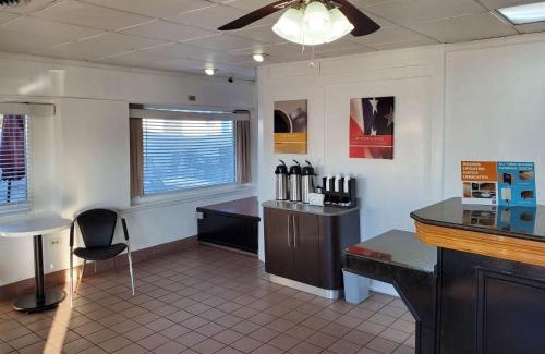 Canon City Hotel | Motel 6-Canon City, CO 719-458-1216