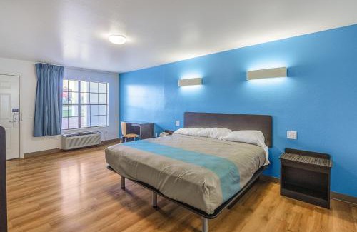 Canton Hotel | Motel 6-Canton, TX