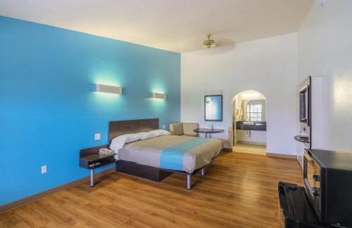 Canton Hotel | Motel 6-Canton, TX