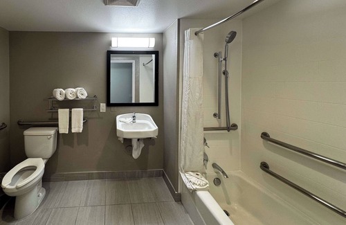Harbor Hotel | Motel 6 Carson, CA