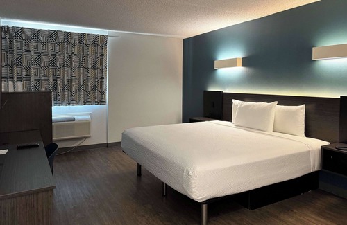 Harbor Hotel | Motel 6 Carson, CA