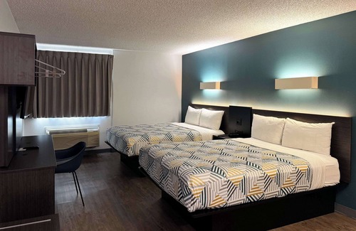 Harbor Hotel | Motel 6 Carson, CA