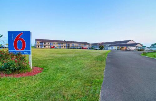 Charles Town Hotel | Motel 6-Charles Town, WV