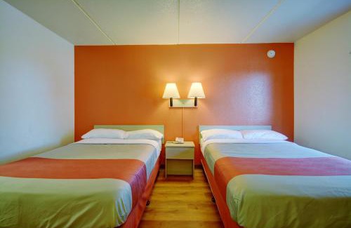 Chicopee Hotel | Motel 6-Chicopee, MA - Springfield