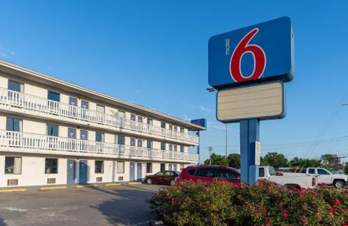 Sharonville Hotel | Motel 6-Cincinnati, OH