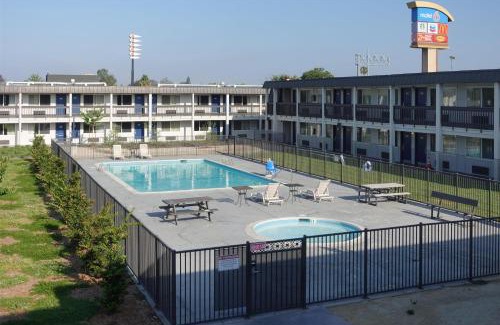 Claremont Hotel | Motel 6-Claremont, CA