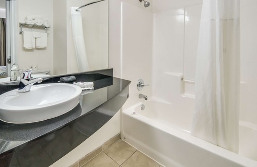 Cleburne Hotel | Motel 6 Cleburne, TX