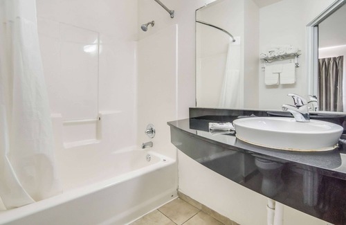 Cleburne Hotel | Motel 6 Cleburne, TX
