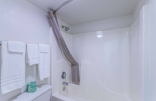 Cleveland Hotel | Motel 6 Cleveland, TX