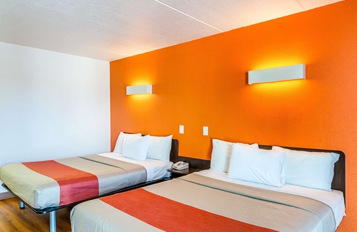 Cleveland Hotel | Motel 6 Cleveland, TX