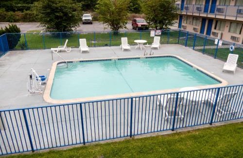 Clute Hotel | Motel 6-Clute, TX