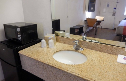 Clute Hotel | Motel 6 Clute, TX