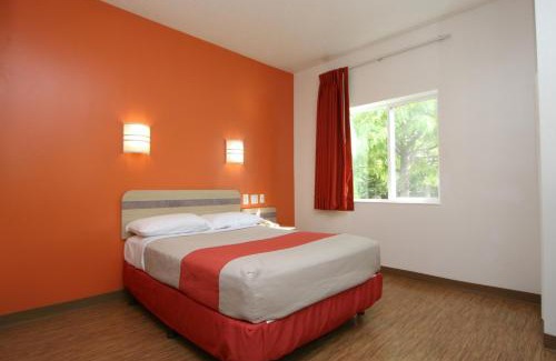 Burlington Hotel | Motel 6-Colchester, VT - Burlington