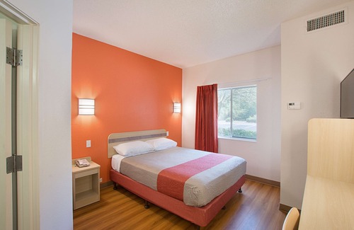 Dentsville Hotel | Motel 6 Columbia, SC - Fort Jackson Area