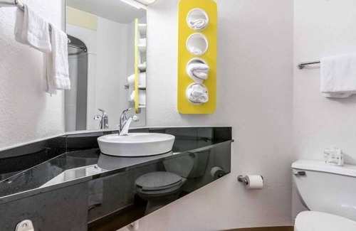 Dentsville Hotel | Motel 6 Columbia, SC - Fort Jackson Area
