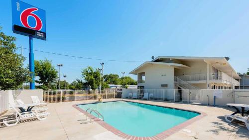 Columbus Hotel | Motel 6-Columbus, GA