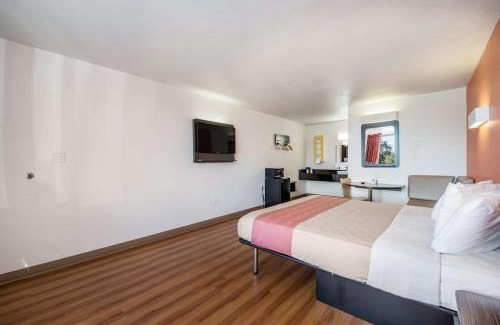 Icard Hotel | Motel 6-Connellys Springs, NC