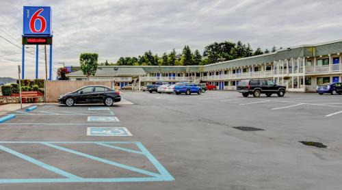 Coos Bay Hotel | Motel 6-Coos Bay, OR