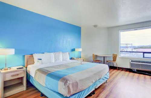 Coos Bay Hotel | Motel 6-Coos Bay, OR