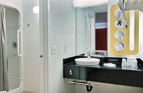 Bay Area Hotel | Motel 6 Corpus Christi, TX - East - North Padre Island