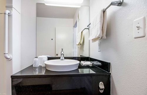 Central City Hotel | Motel 6 Corpus Christi, TX - Northwest