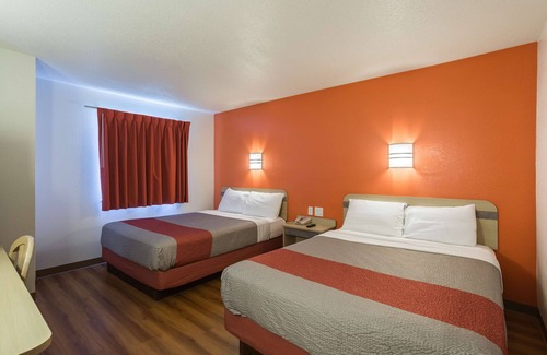 Dale Hotel | Motel 6 Dale, IN