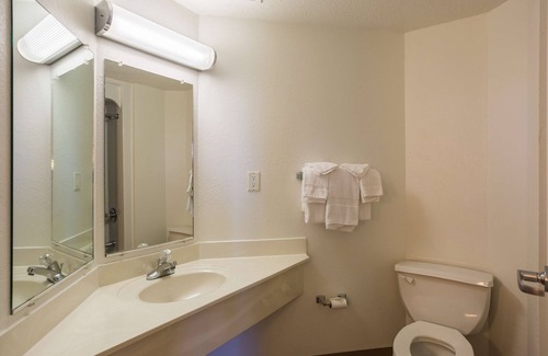 Dale Hotel | Motel 6 Dale, IN