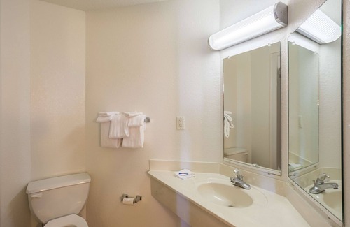 Dale Hotel | Motel 6 Dale, IN