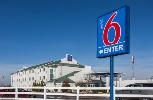 Dale Hotel | Motel 6 Dale, Indiana Near Holiday World and Splashing safari Santa Claus On I 64 Highway
