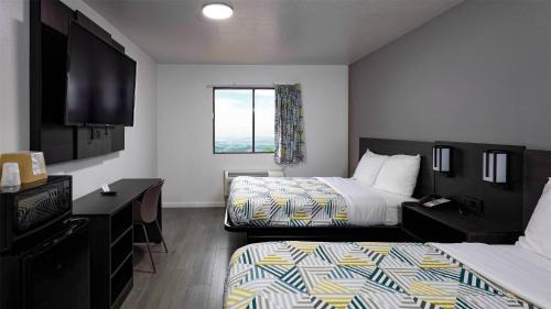 Buckner Terrace - Everglade Park Hotel | Motel 6 Dallas - Fair Park