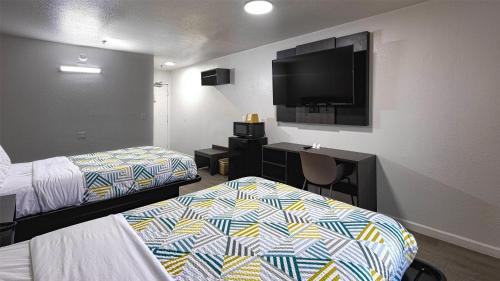 Buckner Terrace - Everglade Park Hotel | Motel 6 Dallas - Fair Park