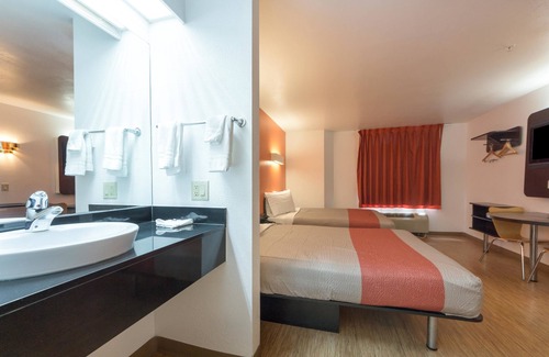 Lake Highlands Hotel | Motel 6 Dallas, TX - Northeast