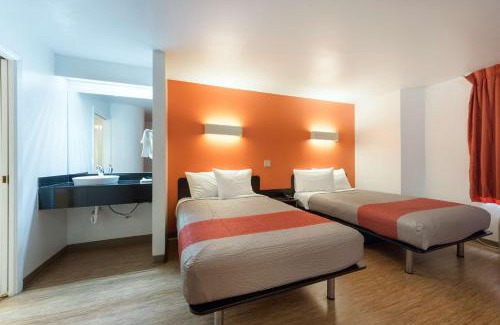Lake Highlands Hotel | Motel 6-Dallas, TX - Northeast