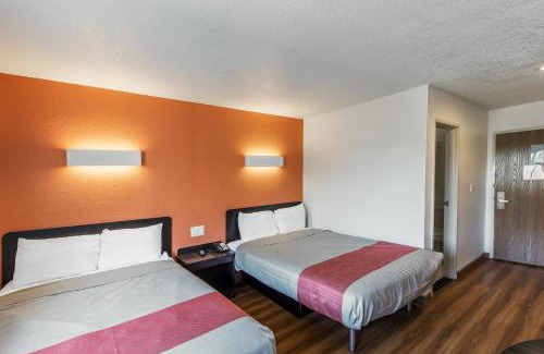Cedar Crest Hotel | Motel 6-Dallas, TX - South