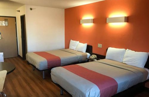 Quad Cities Hotel | Motel 6-Davenport, IA