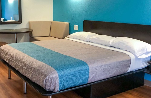 Daytona Beach Hotel | Motel 6 Daytona Beach, FL - Speedway